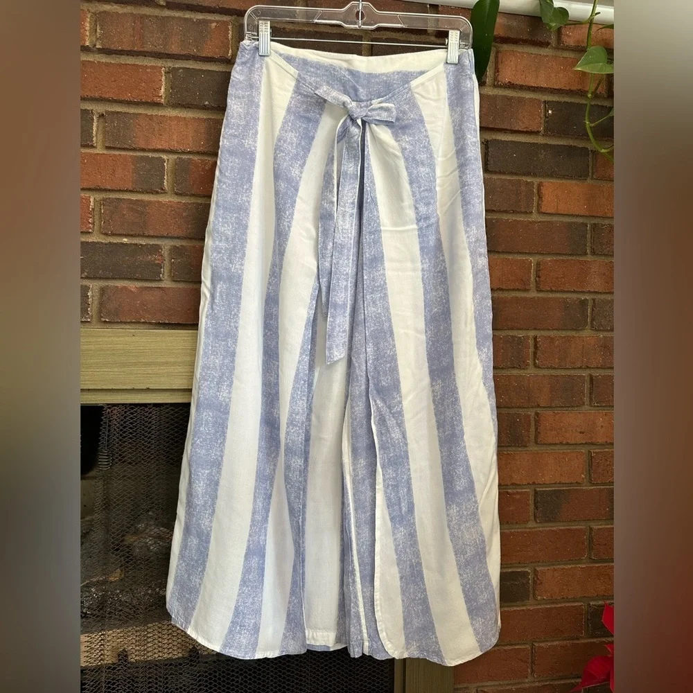 #6)  Shoreline 100% Rayon wrap style cropped pants excellent condition. - Picture 3 of 8